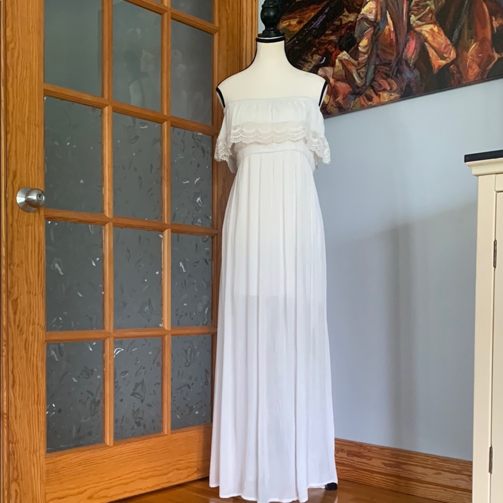 Elegant Vintage Boho Off-Shoulder Maxi Dress with crochet lace detail, (M-L)